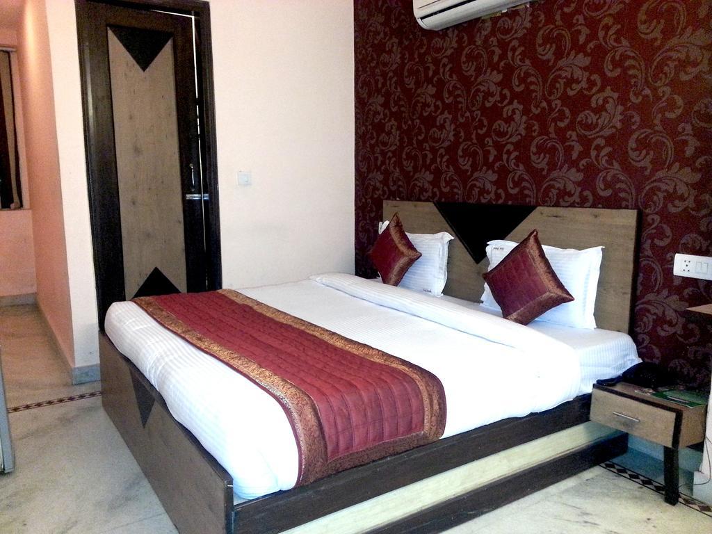 Hotel Ananda Delhi  Exterior photo