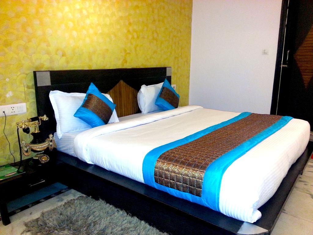 Hotel Ananda Delhi  Exterior photo