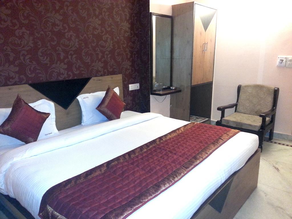 Hotel Ananda Delhi  Room photo
