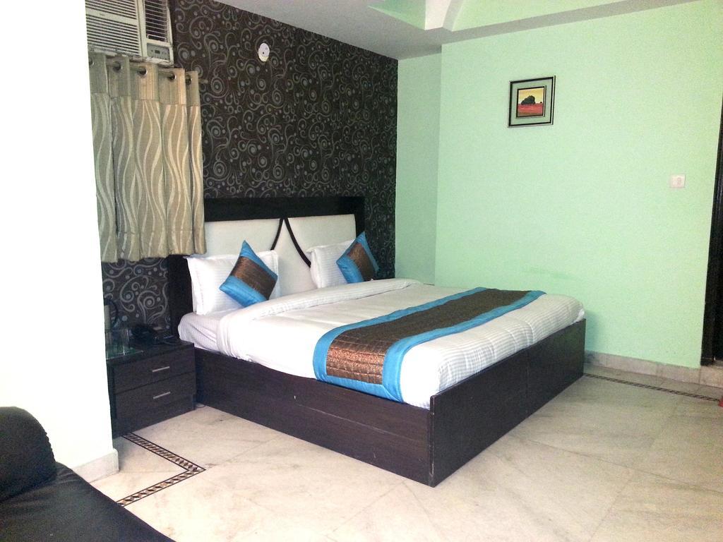 Hotel Ananda Delhi  Room photo