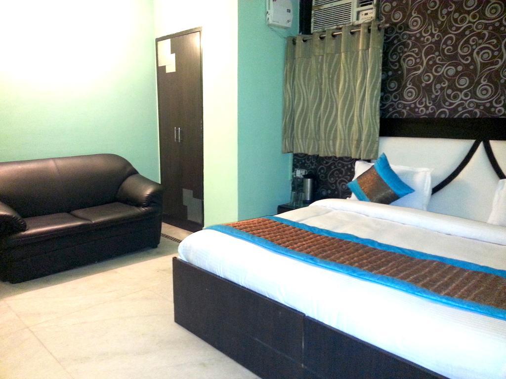 Hotel Ananda Delhi  Room photo