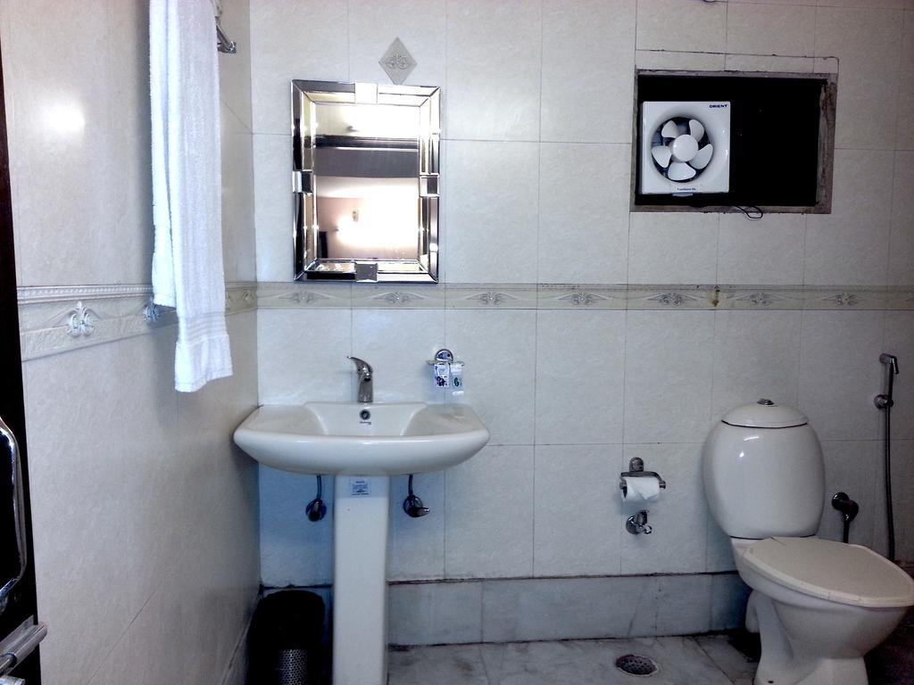Hotel Ananda Delhi  Room photo