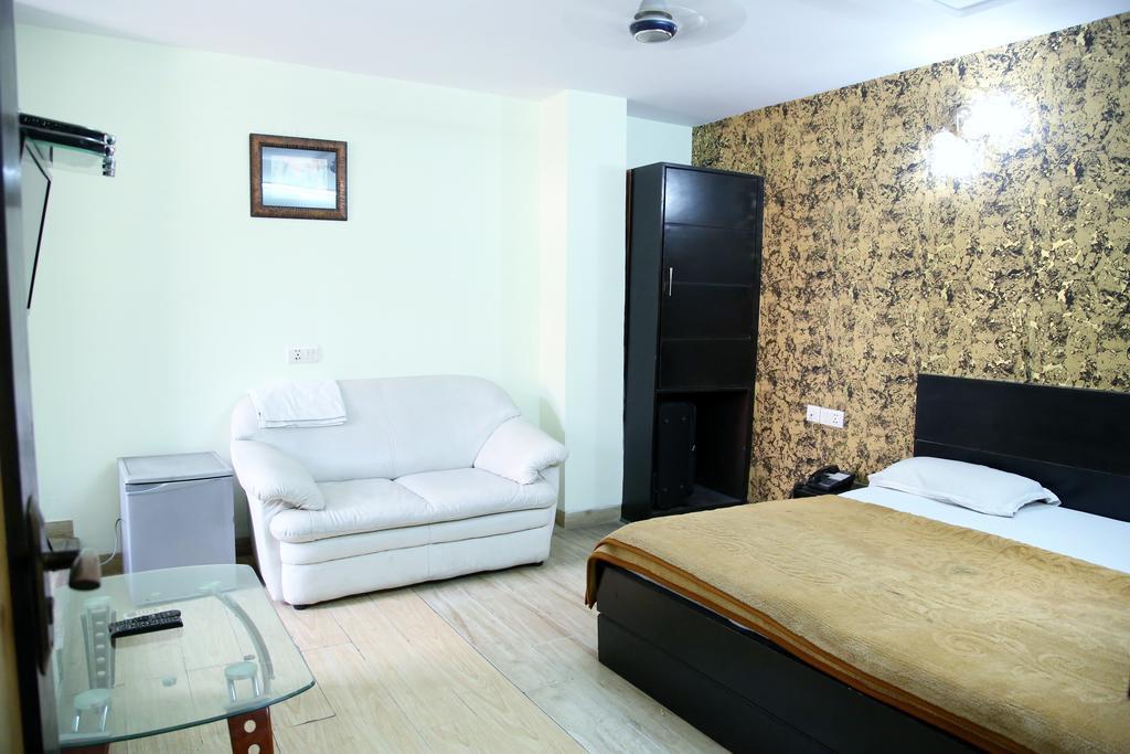Hotel Ananda Delhi  Room photo