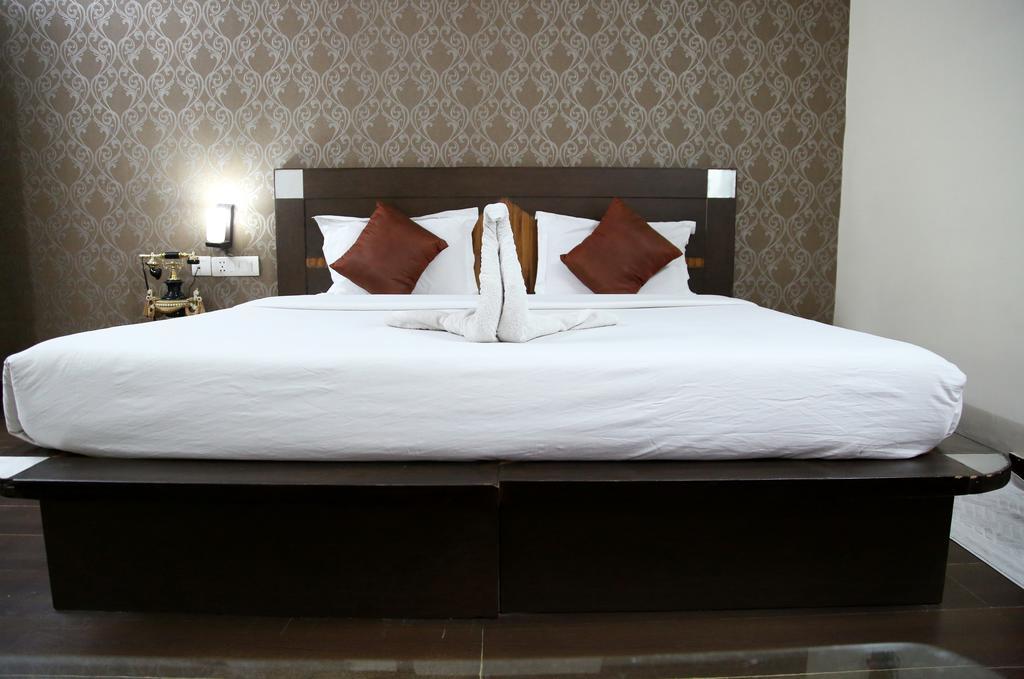 Hotel Ananda Delhi  Room photo