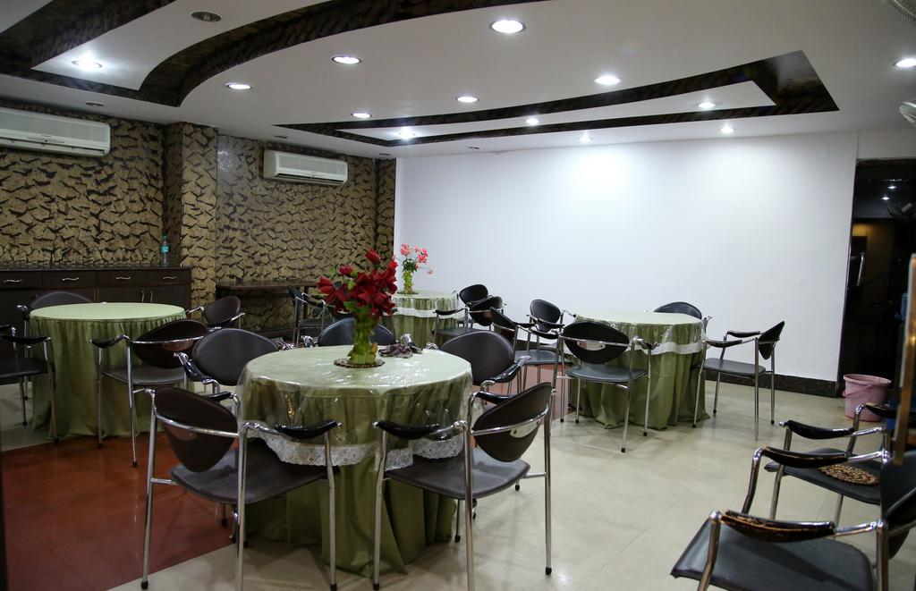 Hotel Ananda Delhi  Exterior photo
