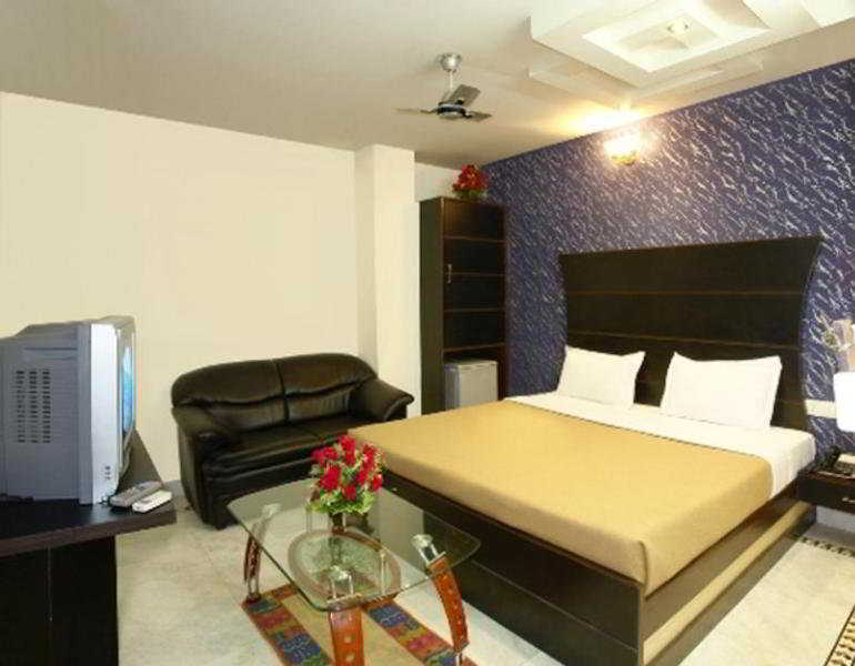 Hotel Ananda Delhi  Room photo