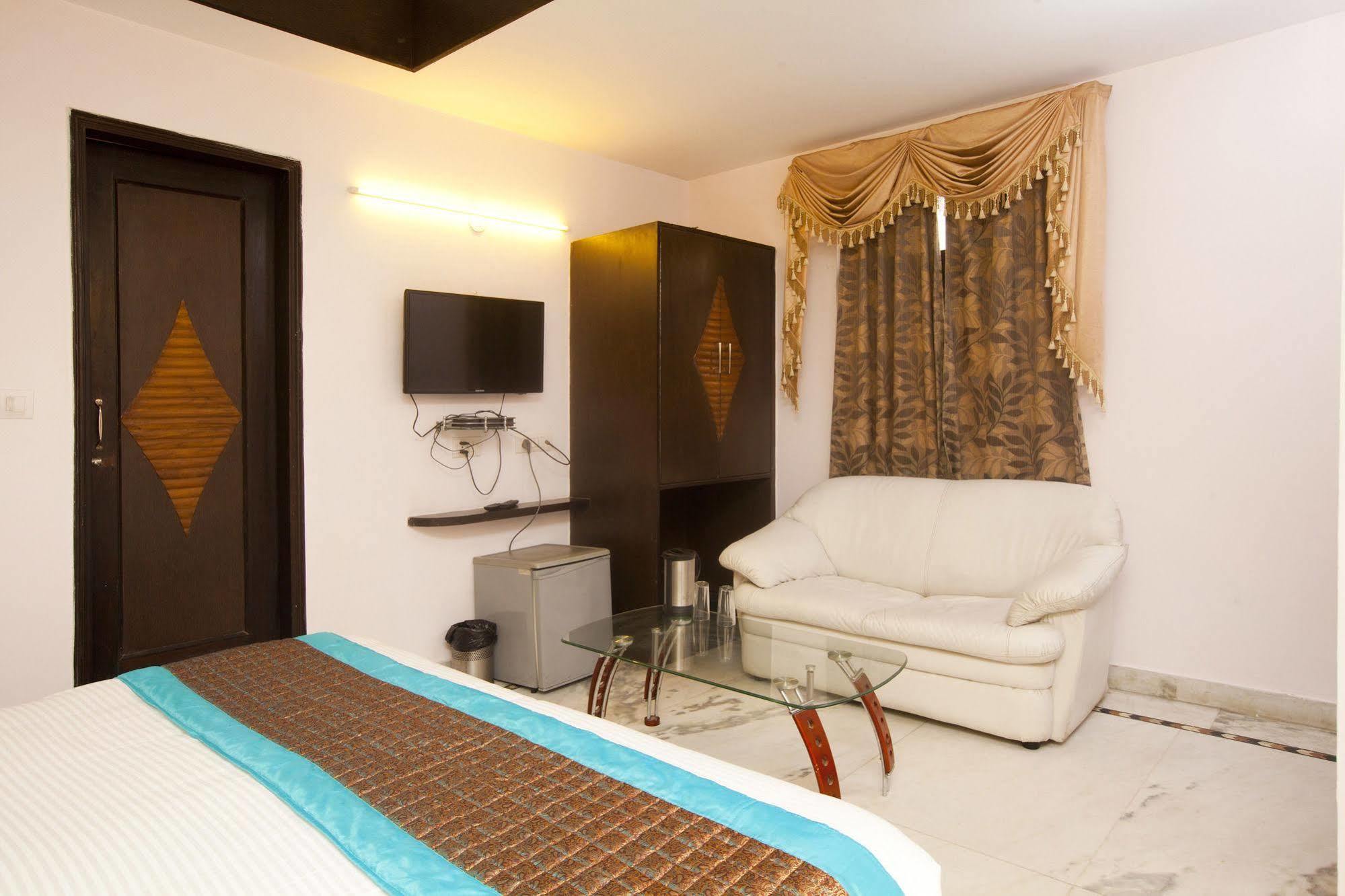 Hotel Ananda Delhi  Exterior photo