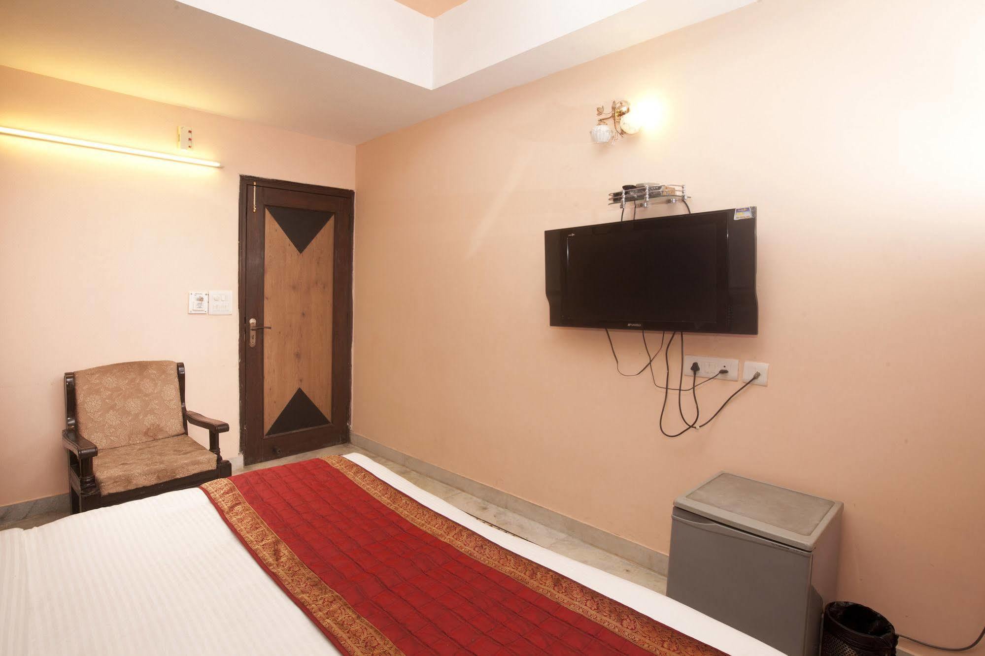 Hotel Ananda Delhi  Exterior photo