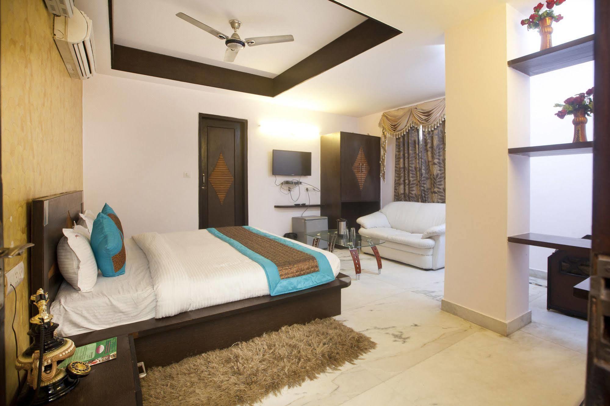 Hotel Ananda Delhi  Exterior photo