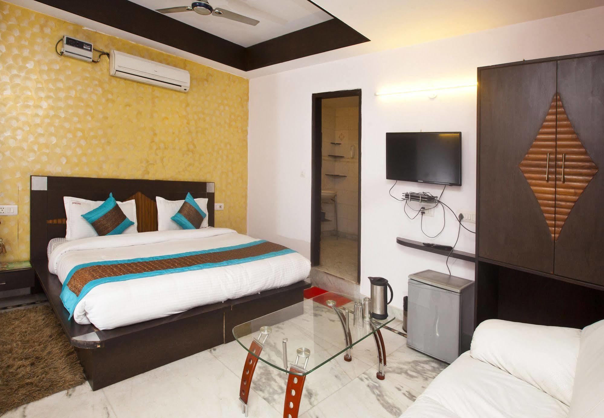 Hotel Ananda Delhi  Exterior photo