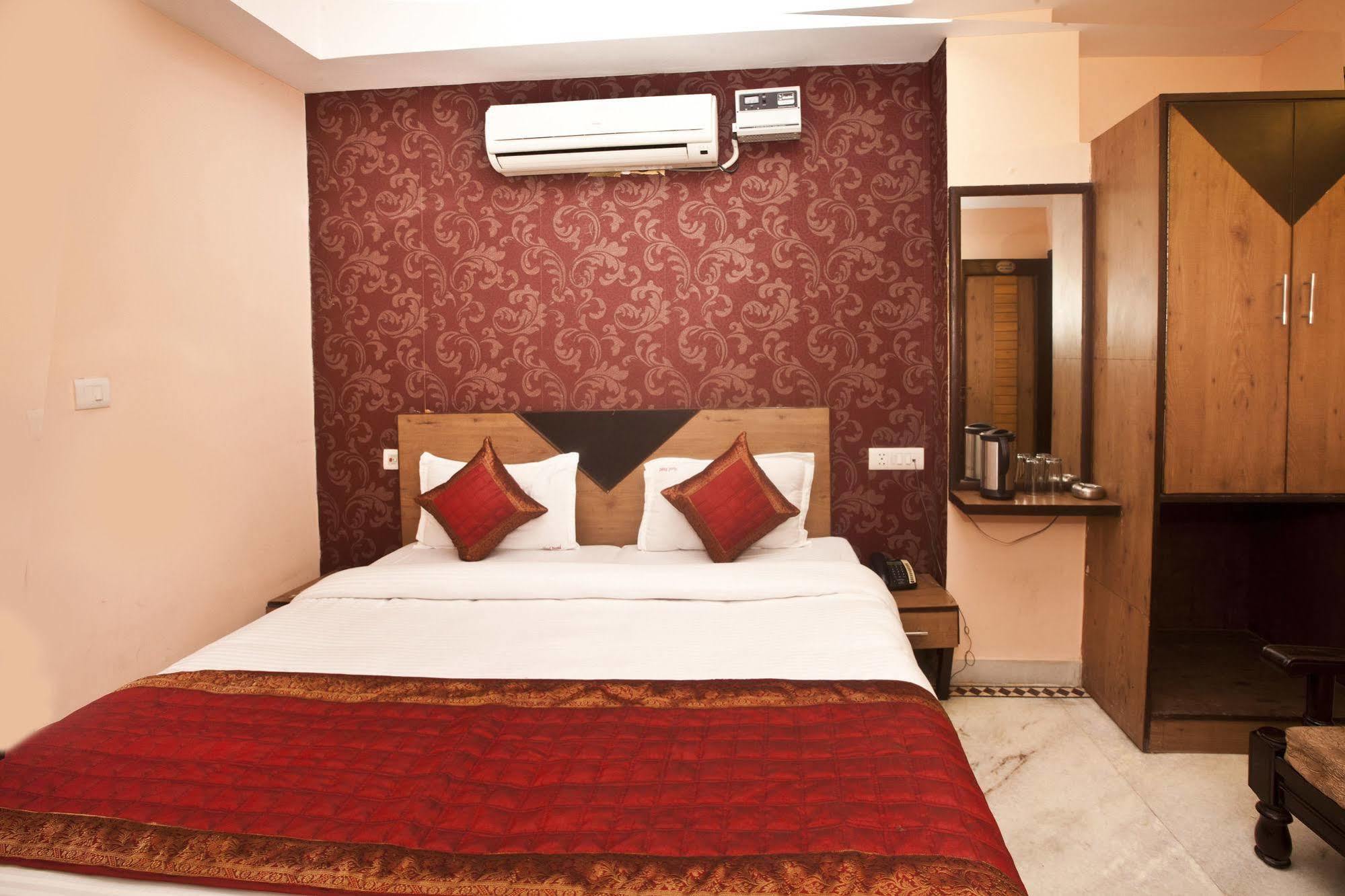 Hotel Ananda Delhi  Exterior photo