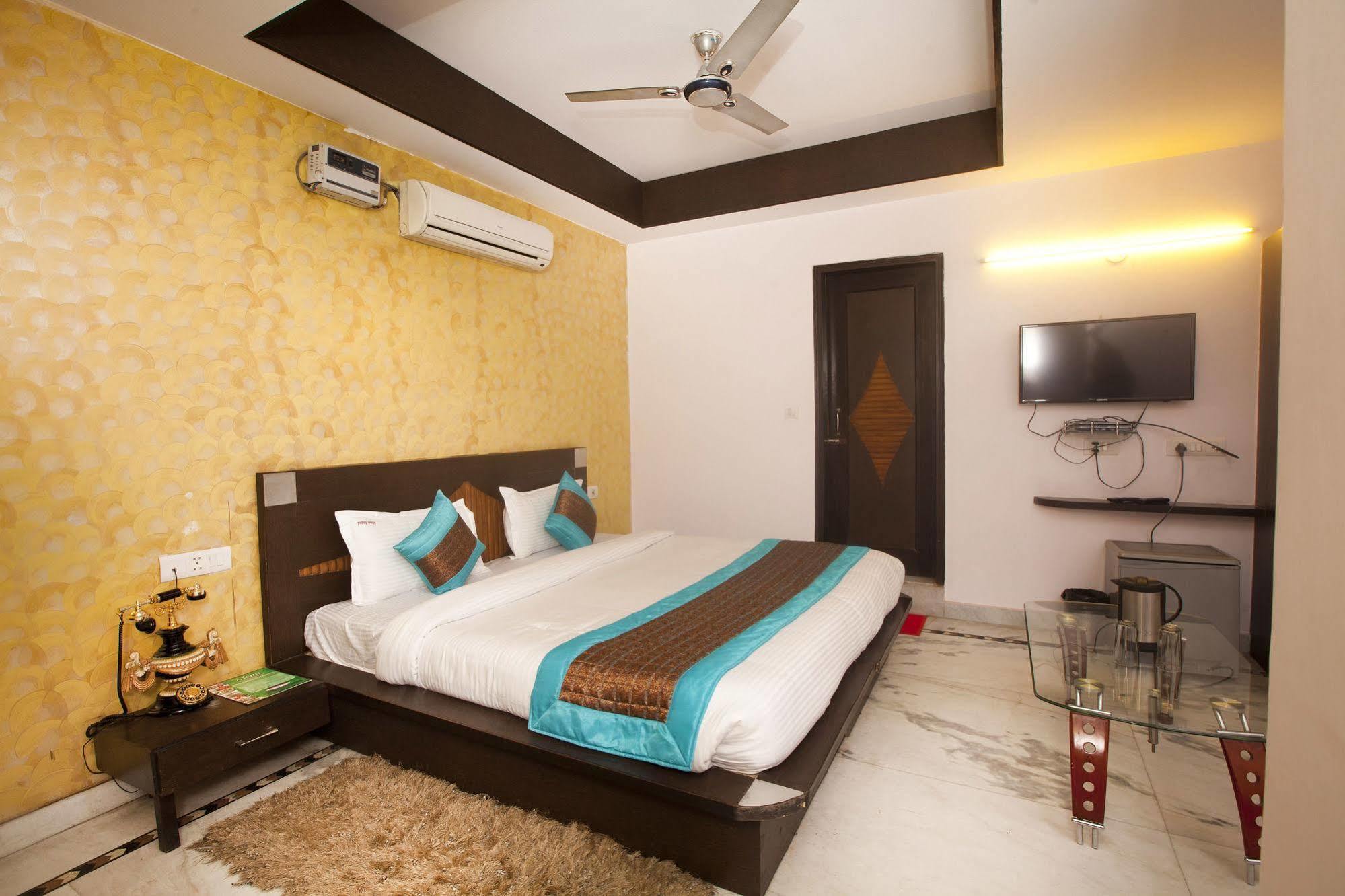 Hotel Ananda Delhi  Exterior photo