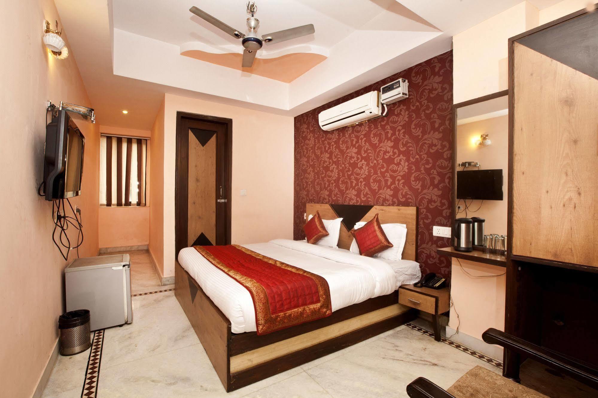 Hotel Ananda Delhi  Exterior photo